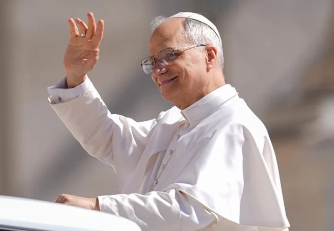 El Papa León XIV celebra la misa dominical ante 150 mil peregrinos en el Santuario de Nuestra Señora de Lourdes en Francia