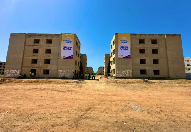 Gobernador Luis Caldera anunció recuperación de 35 edificios y 560 apartamentos en el Complejo Habitacional Fabricio Ojeda