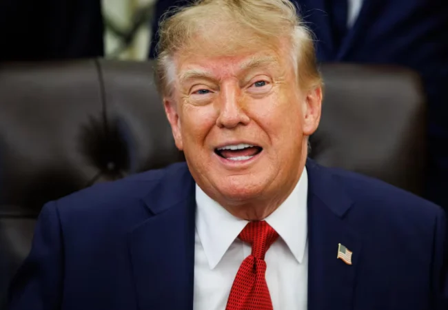 Trump anuncia acuerdo con Dinamarca para controlar "para siempre" la seguridad de Groenlandia