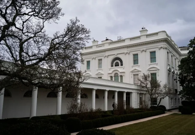 La Casa Blanca negó el acceso a periodistas de CNN, MS NOW y Politico tras veto de Trump