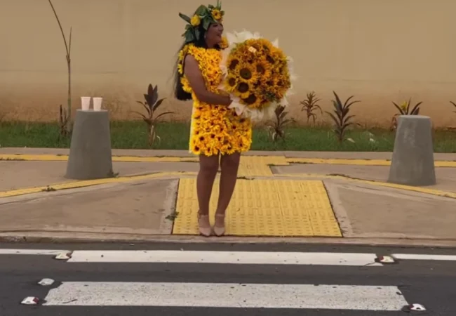 ¡"Floricienta" en plena calle de Maracaibo! La genial estrategia de marketing que revoluciona las redes