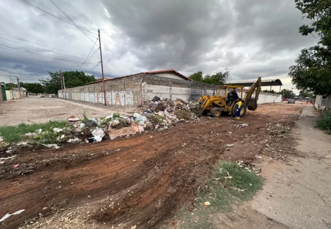 ‎Alcaldía de Maracaibo elimina punto crítico de desechos en la primera etapa de los Bloques de Raúl Leoni‎