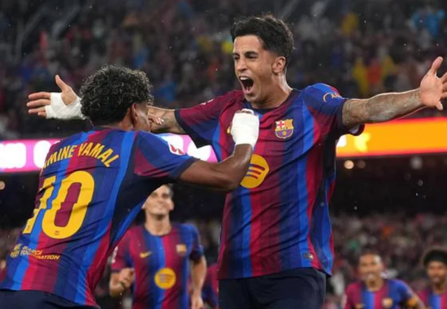 Barcelona logra el mejor arranque de su historia tras aplastar al Racing de Santander