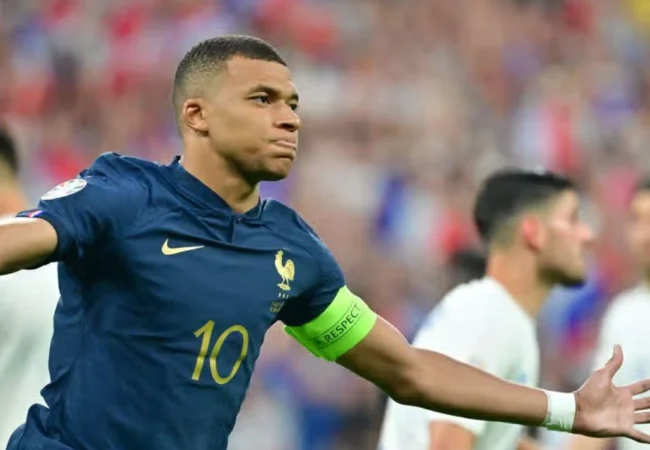 Mbappé apaga el fuego con Dembélé antes de la gala del Balón de Oro: "Es un amigo, no hay tensión"