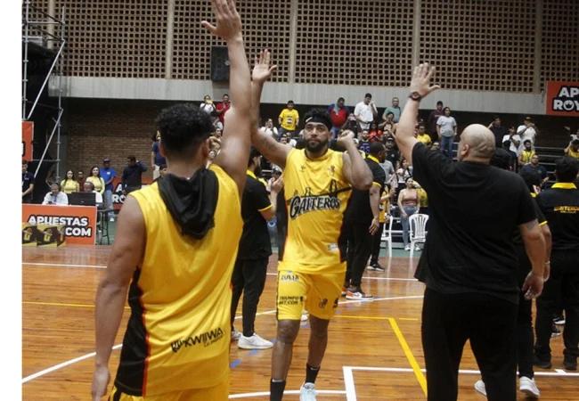 El gimnasio Antonio Borjas Romero de LUZ acoge el inicio de la Liga Superior de Baloncesto