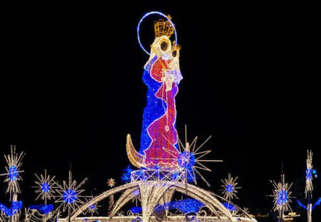 Desmontan a la Chinita de la Plaza El Ángel pa’ que brille como nunca en el Encendido de Bella Vista