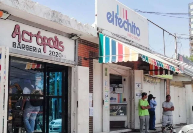 Algunos comercios en la franja costera de La Guaira abrieron sus puertas a casi tres meses del doblete sísmico