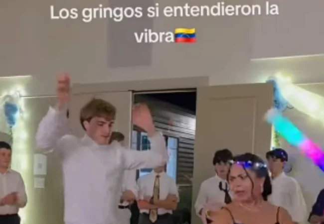 ¡Sabor venezolano en el exterior!: Gringos se hacen virales disfrutando y dándolo todo al ritmo del tambor