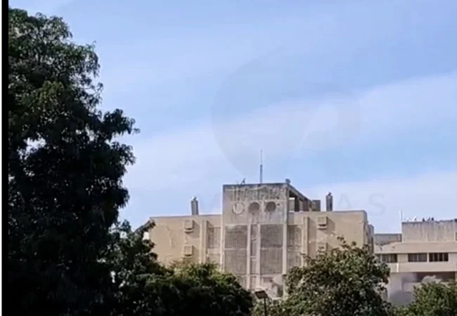 Derriban las Residencias Ávila Mar en Tanaguarena