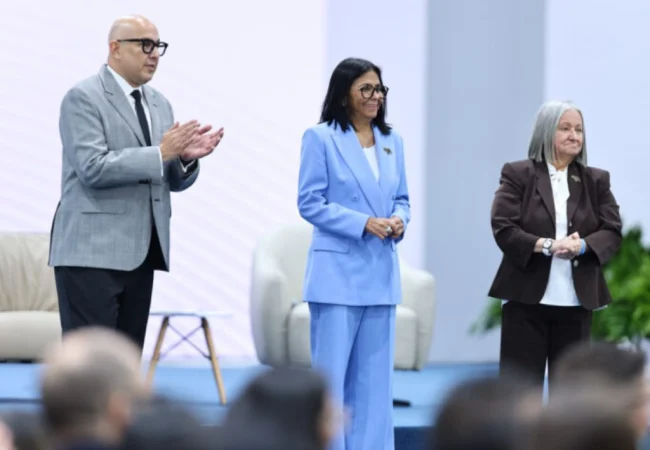 Presidenta (E) Delcy Rodríguez entregó el Premio Nacional de Periodismo Simón Bolívar 2026