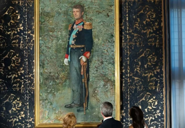 Revelan el primer retrato oficial al óleo del rey Federico X de Dinamarca