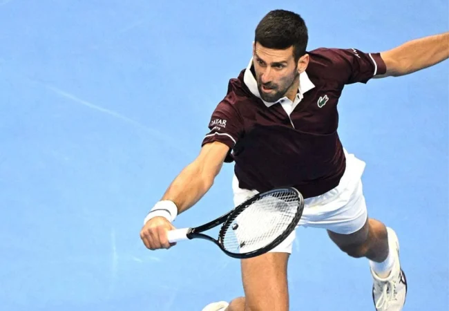 Djokovic alcanza su final número 146 tras la descalificación de Medvedev