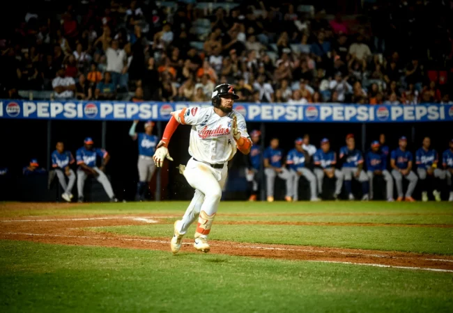 Águilas remonta con rally en el séptimo inning y vence a Tigres en el Luis Aparicio "El Grande"