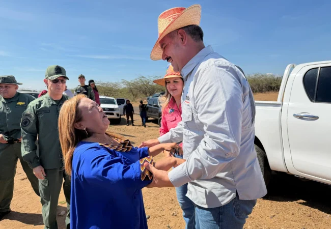 Gobernador Luis Caldera entrega renovada la Escuela Básica Nacional Ana Sara Epieyú, en la Alta Guajira