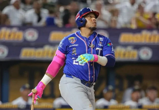 Yangervis Solarte es elegido como el Jugador de la Semana en la LVBP