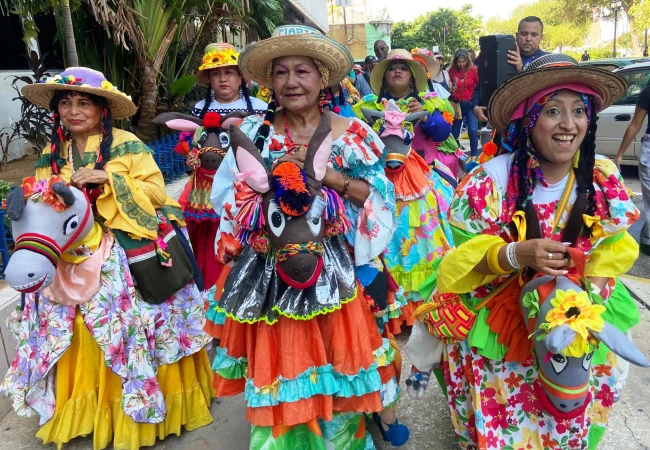 Movimiento Nacional de Burriquitas celebró 10 años de fundación con colorido pasacalle en el casco histórico de Maracaibo