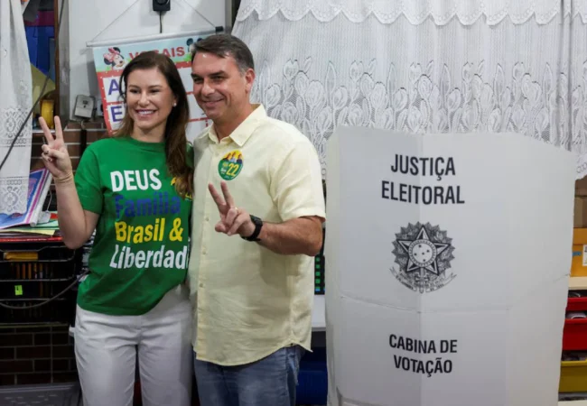 Presidenciales de Brasil: Flávio Bolsonaro lidera con un 50,9 %; Lula, segundo con el 40,7 %, con el 10 % escrutado