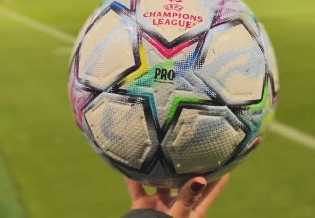 Poderío futbolístico en el Parque de los Príncipes: El cruce entre el PSG y el Barcelona paraliza la jornada europea