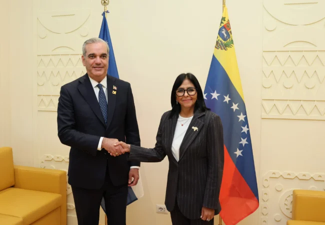 Luis Abinader y Delcy Rodríguez abordan cooperación energética y consular en su reunión en Roma