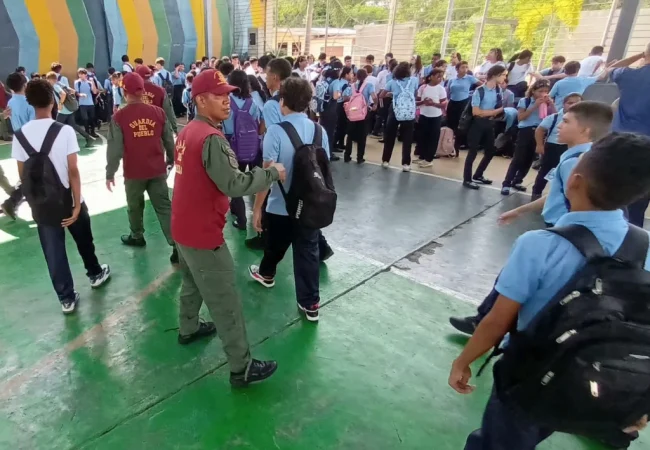 Con éxito realizan Simulacro Nacional de Gestión de Riesgos en escuelas del Zulia para fortalecer la cultura de prevención
