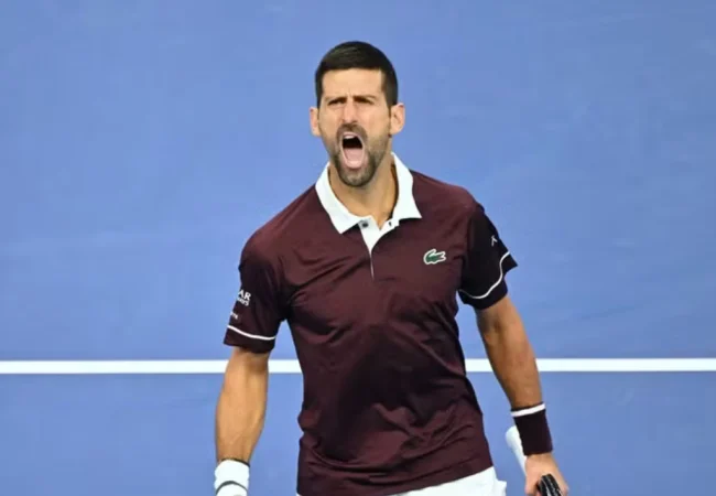 Djokovic firma una remontada épica ante Zverev y vuela a semifinales en Pekín