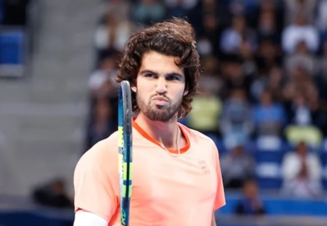 Carlos Alcaraz se sobrepone a Jaume Munar y avanza a la final del Abierto de Tokio
