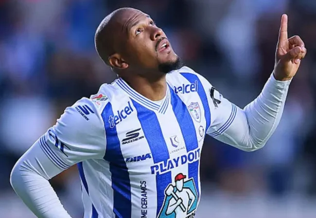Salomón Rondón rescata a Pachuca con un agónico doblete en la Liga MX