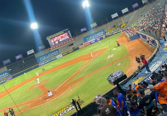 Leones del Caracas conquista la Copa Noticia al Día con triunfo 9-4 sobre Águilas del Zulia