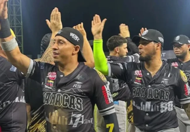 Leones cortó su racha negativa tras remontar ante Caribes impulsado por Sosa y Duno