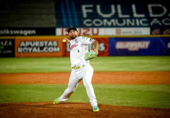 Silvino Bracho iguala a José Solarte en la lista histórica de salvados de la LVBP