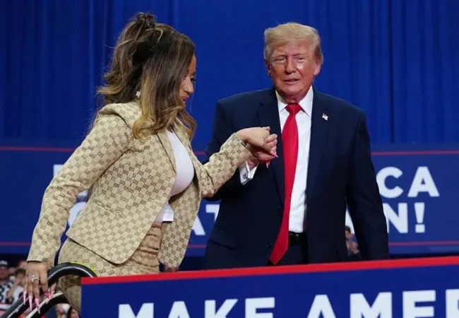 Donald Trump elogia el trasero de Nicki Minaj durante un acto de campaña en Michigan