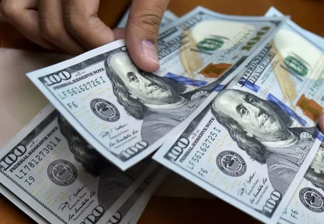 BCV: Dólar oficial escala a 883,39 bolívares y el euro roza los mil para este 21Oct