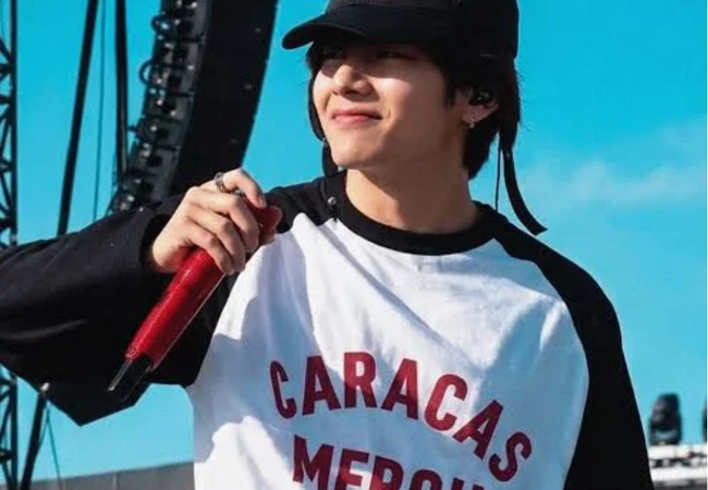 Kim Taehyung de BTS causa furor en Lima al vestir diseño venezolano