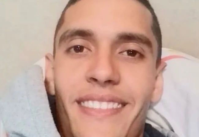 Muere repartidor venezolano al colisionar su moto contra un poste en Chile