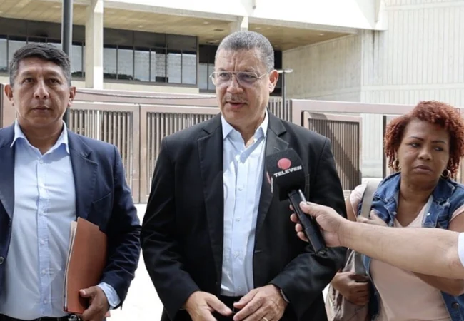 "El pueblo no puede pagar los fracasos": Calzadilla pide al TSJ un nuevo BCV