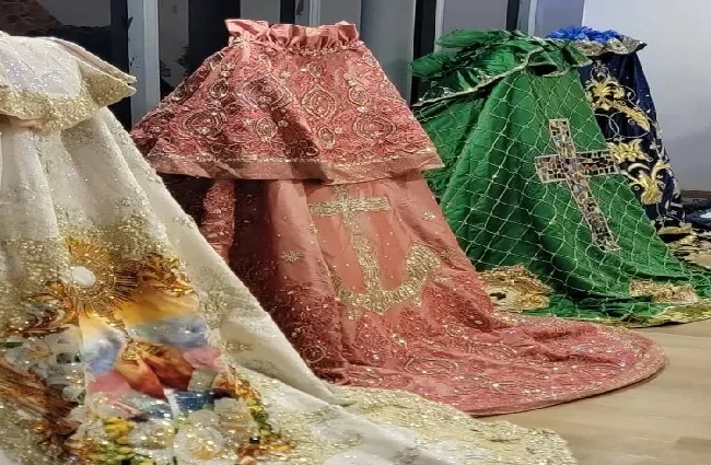 Más de 200 mantos: Ofrendas de arte sacro para Dios y La Chinita, que reflejan la extensa tradición artesanal del Zulia