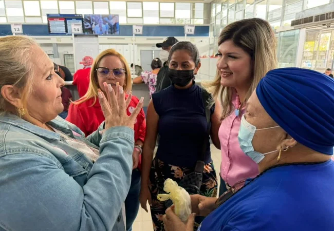Roselyn López de Caldera reitera el compromiso regional con la salud oncológica durante despliegue en la Farmacia de Alto Costo