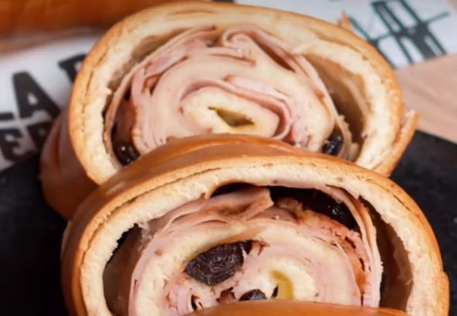 El pan de jamón comienza a tomar las redes sociales y panaderías con precios accesibles para los marabinos